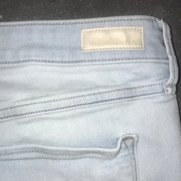 A&F Distressed Light Wash Cropped Skinny Jeans - Picture 4 of 6